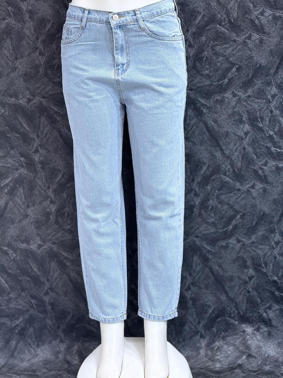 The Frost Hug – Mom Fit Jeans - Ice Blue