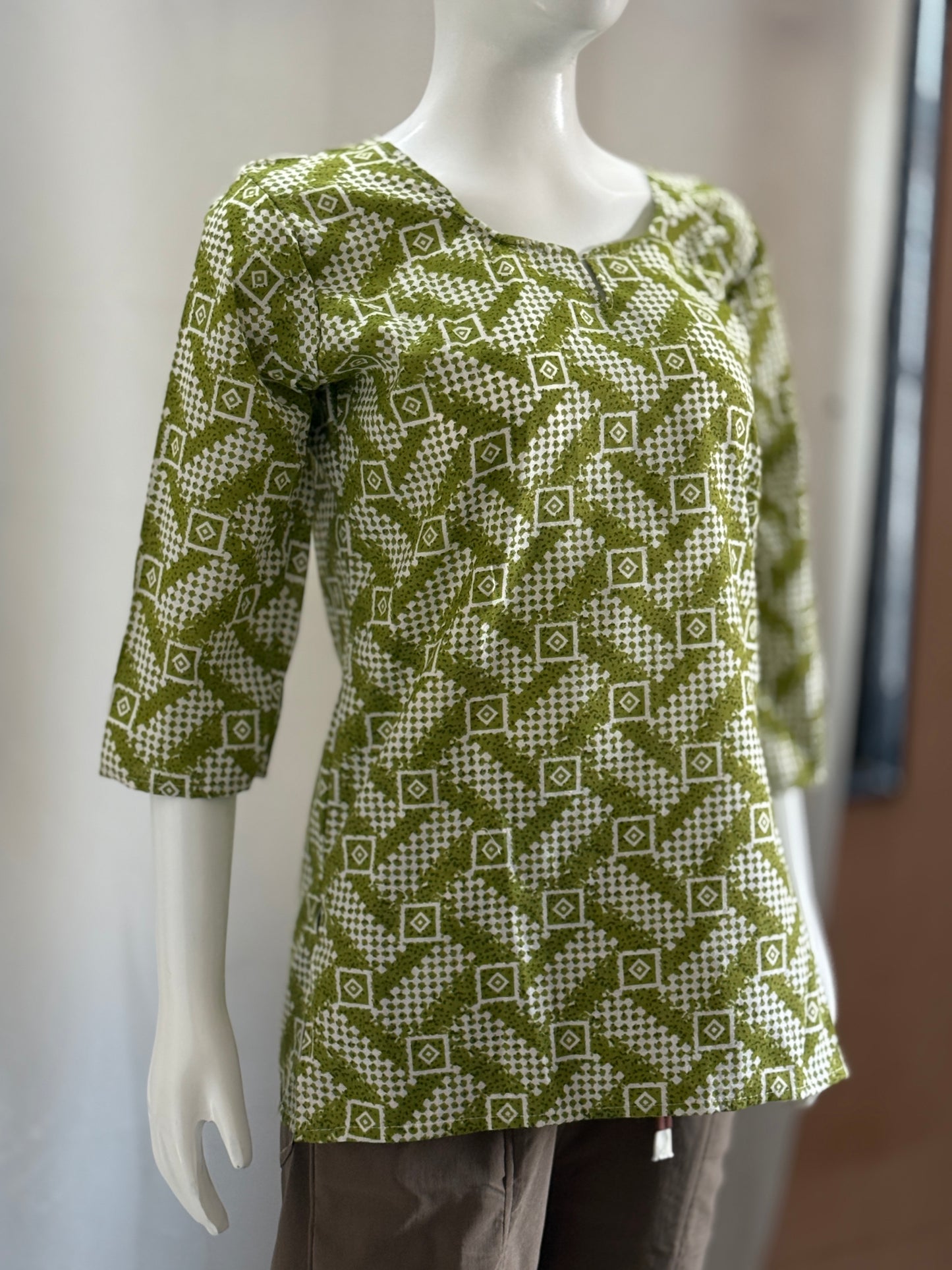 KurtiKulture – Heer Olive Geometric Cotton Kurti
