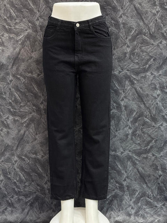 The Noir Hug – Mom Fit Jeans – black