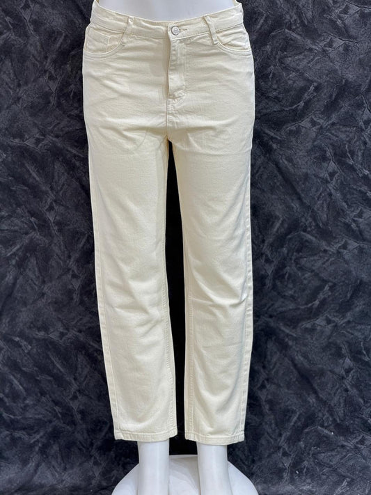 The Ivory Hug – Mom Fit Jeans - cream