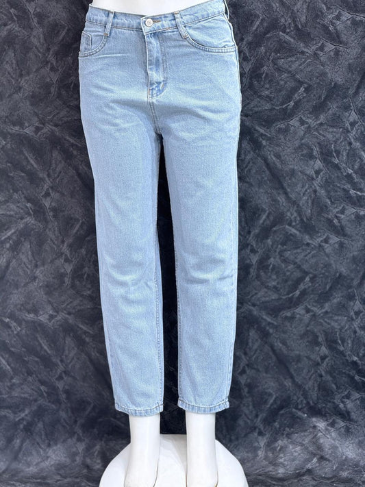 The Frost Hug – Mom Fit Jeans - Ice Blue
