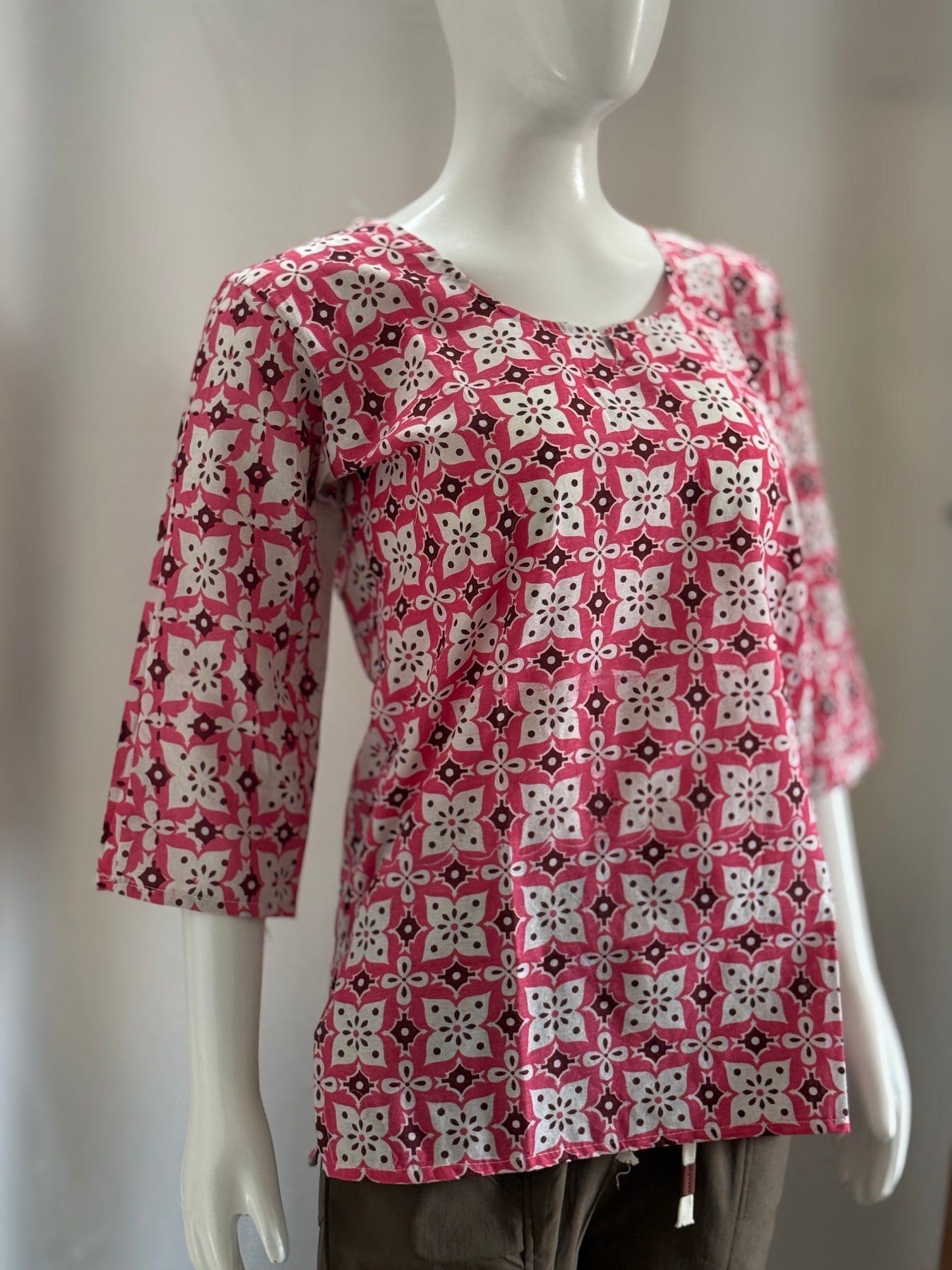 KurtiKulture – Meher Pink Floral Block Kurti