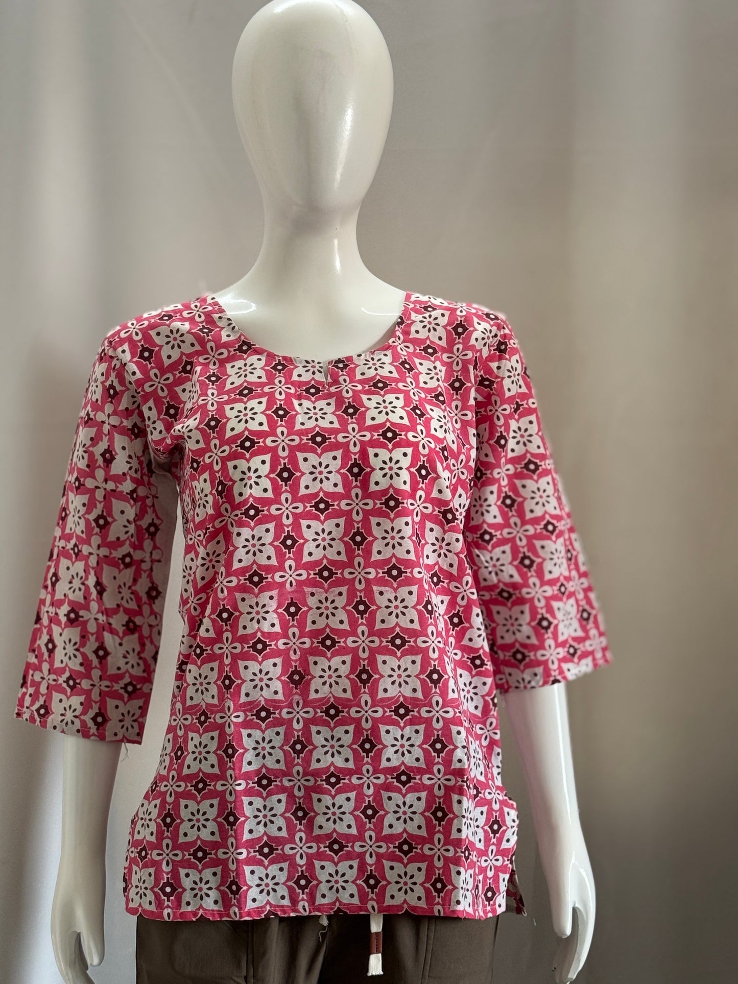 KurtiKulture – Meher Pink Floral Block Kurti